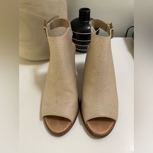 Leather UGG Sandal with Brass Buckle Size 8 1/2